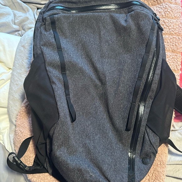 core backpack 2.0 lululemon Lululemon Athletica Core Backpack 2.0 20L fits laptop Heathered Gray/Black  NEW